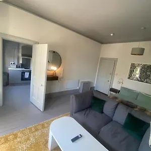  Apartment 16 Big Comfy - Great Location - Free Onsite Parking - Comfy Bed