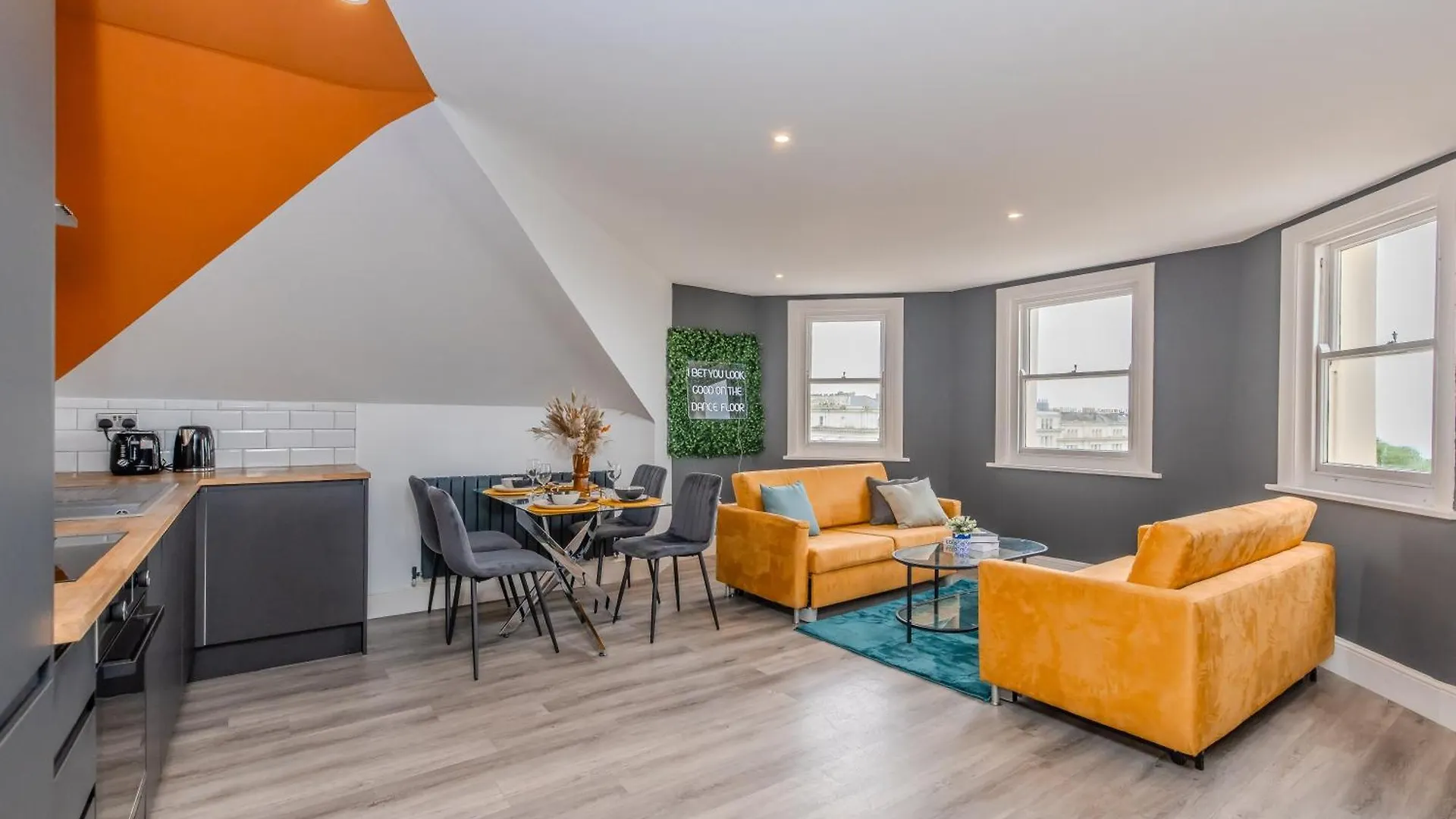 Free Parking I Sea View I 2 Bedroom Morden Flat I Square And Sea View Brighton United Kingdom