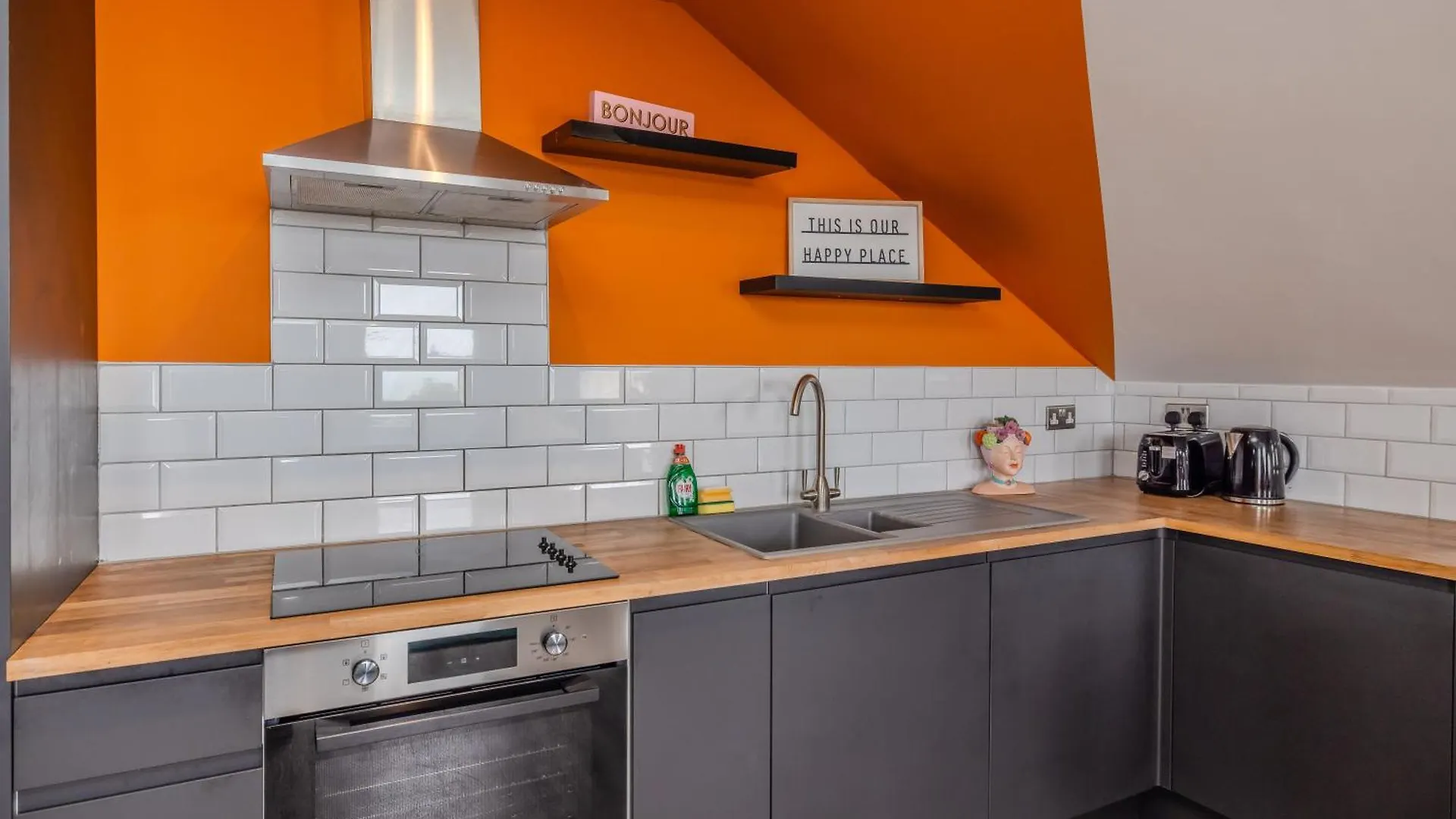 Free Parking I Sea View I 2 Bedroom Morden Flat I Square And Sea View Brighton 0*,  United Kingdom