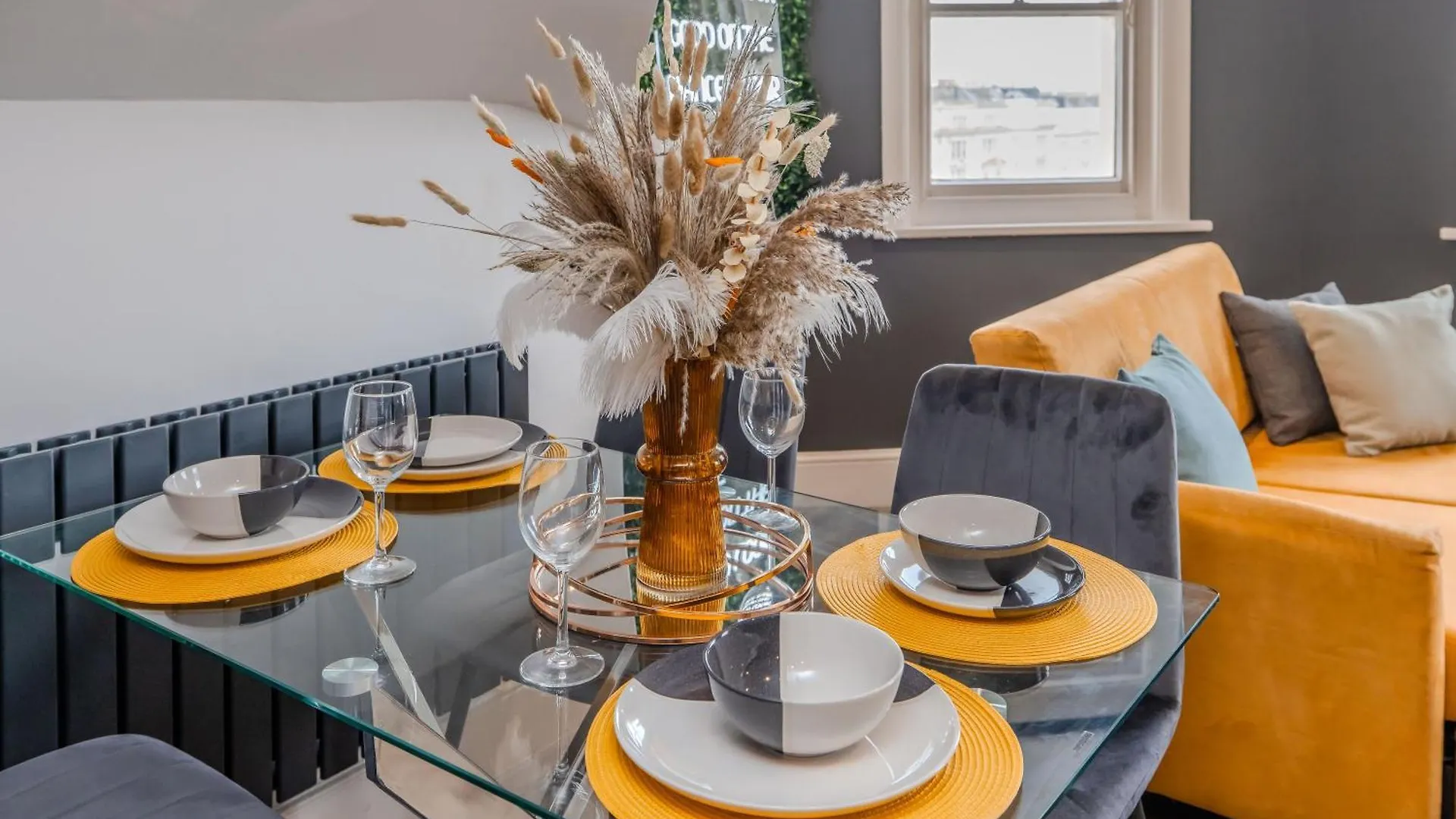 Free Parking I Sea View I 2 Bedroom Morden Flat I Square And Sea View Brighton 0*,  United Kingdom